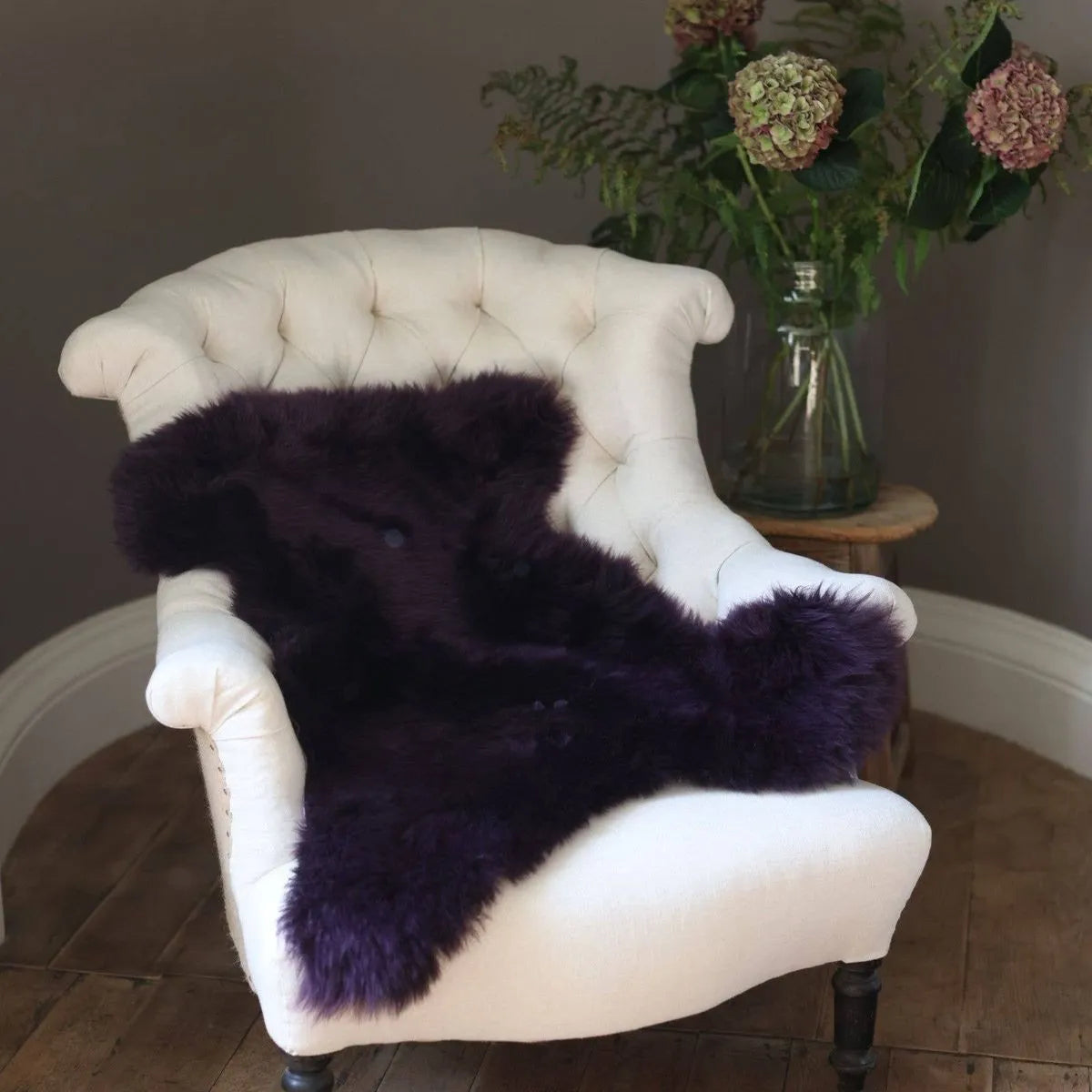 Sheepskin rug in Aubergine