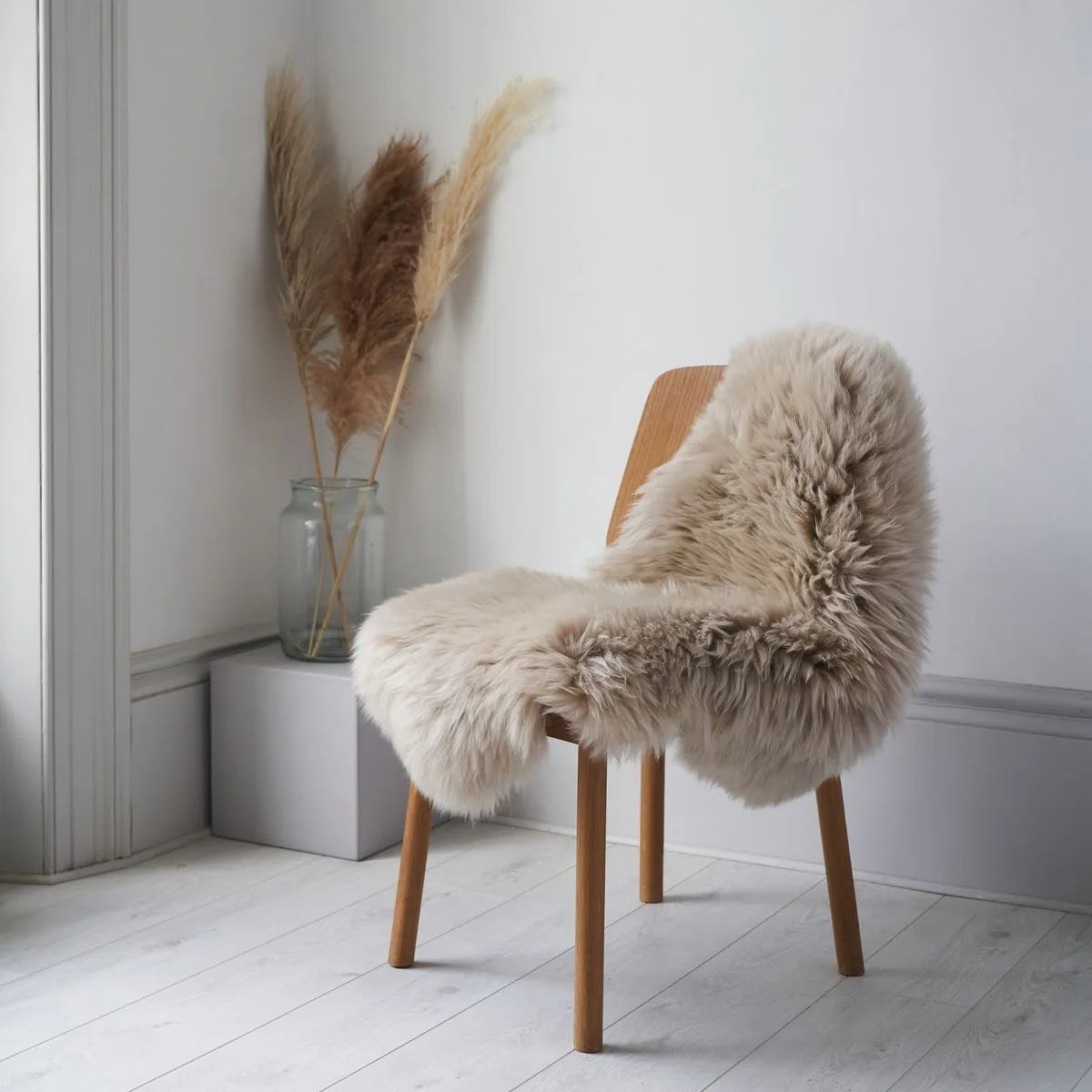 Sheepskin rug in Oyster