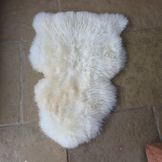 Medium Cream Sheepskin Rug Number 72
