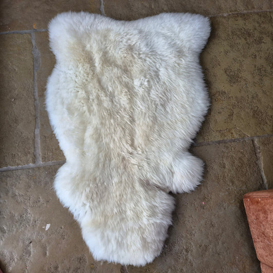 Medium Cream Sheepskin Rug Number 73