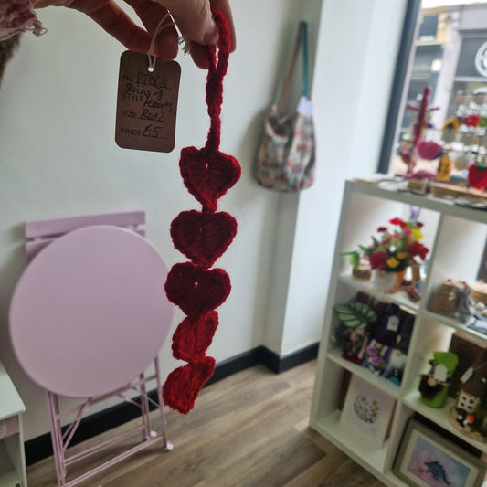 Handmade string of hanging hearts PT068