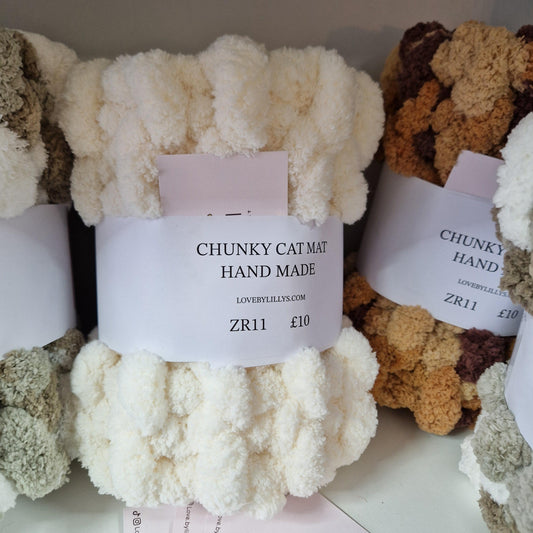 Cream chunky knitted cat mat handmade ZR11